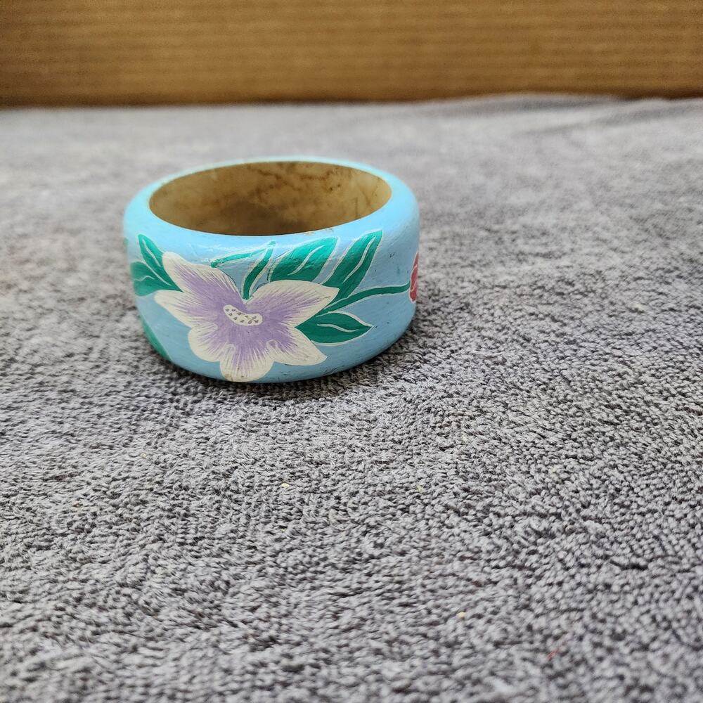 Vintage hand painted wooden bangle bracelet  b34